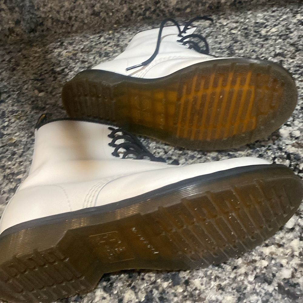 Dr. Marten’s Women’s Zavala Leather Combat Boots White 8 - Picture 2 of 5